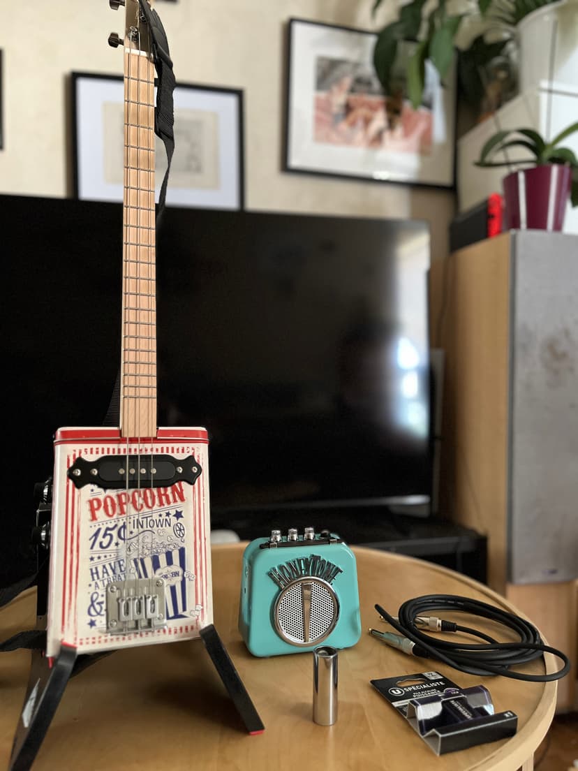 Pack cigarbox avec ampli, jack, bottleneck et pile de rechange